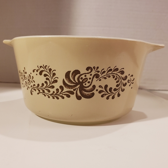 Vintage Pyrex Homestead pattern tabbed, Cinderella, round, casserole, NO LID - Picture 1 of 9